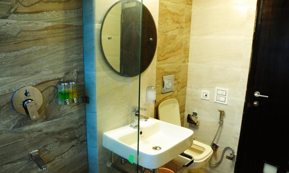 Hotel Jullundur 18 Chandīgarh Екстериор снимка
