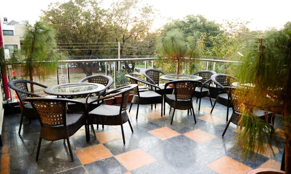 Hotel Jullundur 18 Chandīgarh Екстериор снимка