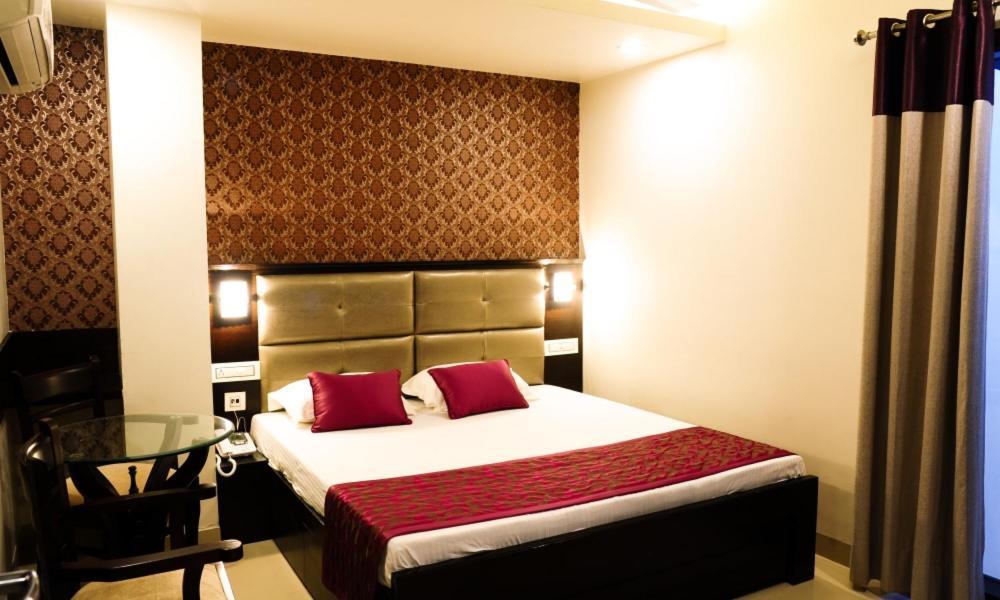 Hotel Jullundur 18 Chandīgarh Екстериор снимка